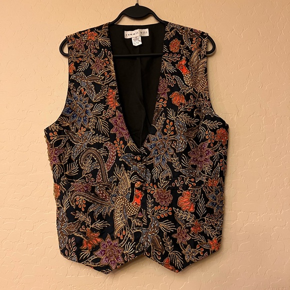 Summit Hill Unisex Floral & Bird Print Embellished Vest - Picture 7 of 16